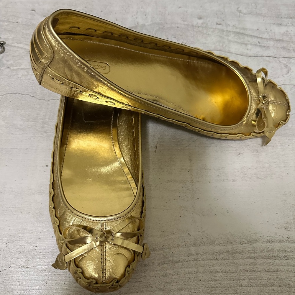 NWOT Coach leather flats gold size 9.